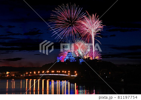唐津城と九州花火大会 81197754