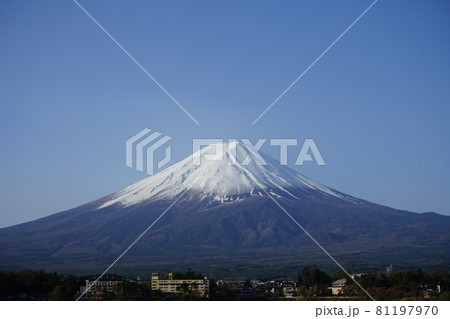 河口湖畔から眺める富士 河口湖畔から眺める富士 81197970