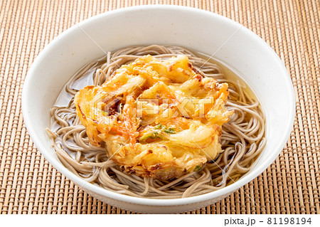 かき揚げ天ぷらそば。 81198194