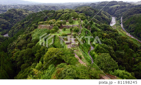 竹田市・岡城跡「本丸跡」のドローン空撮 81198245
