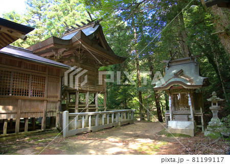 天石門別神社の摂社と岡山県重要文化財の本殿　岡山県美作市 81199117