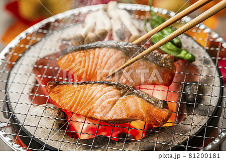 鮭の塩焼き　炭火焼 81200181