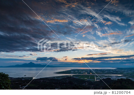 河内のナルシスト丘から見える夕焼け普賢岳有明海の海に染まる夕日 河内のナルシスト丘から見える夕焼け普賢岳有明海の海に染まる夕日 81200704