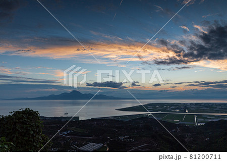 河内のナルシスト丘から見える夕焼け普賢岳有明海の海に染まる夕日 河内のナルシスト丘から見える夕焼け普賢岳有明海の海に染まる夕日 81200711