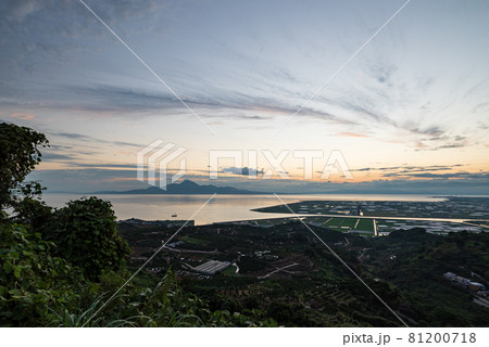 河内のナルシスト丘から見える夕焼け普賢岳有明海の海に染まる夕日 81200718