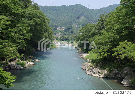 御岳渓谷遊歩道・楓橋からの多摩川上流 81202479