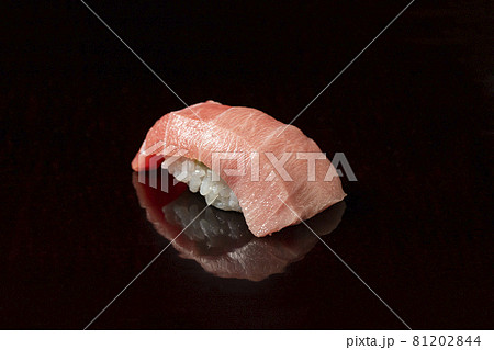 マグロの握り 81202844