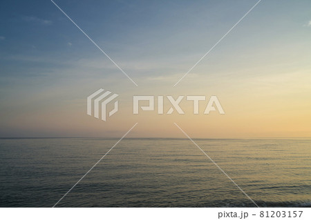 《鳥取県》早朝の宇野海岸からの風景 81203157