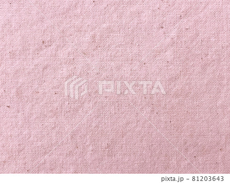 ペールピンクの無地の木綿生地の素材感のある背景画像 81203643