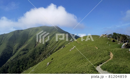 夏山登山・西日本第2の高峰、剣山【8月】 夏山登山・西日本第2の高峰、剣山【8月】 81204859
