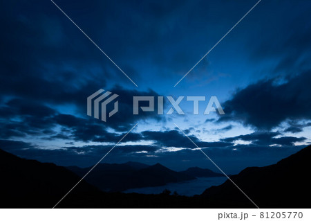 夜明け前の八ノ沢カール 81205770