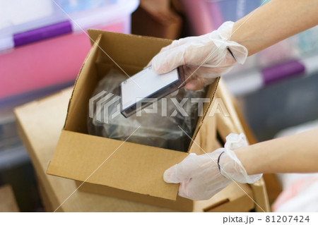 片付け作業1 片付け作業1 81207424