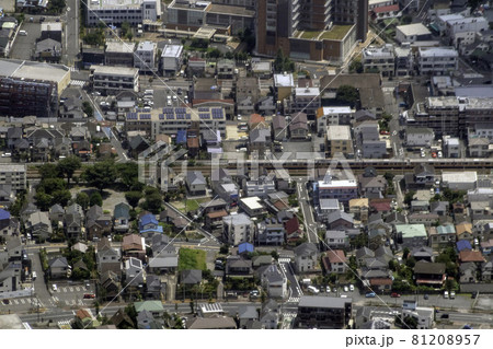 東京都福生市加美平付近を空撮 81208957