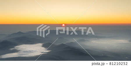 富士山登山！御殿場ルート 八合目からのご来光！（ 静岡県御殿場市）※作品コメント欄に撮影位置 81210252