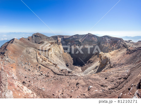 日本最高峰の富士山、山頂火口の大パノラマ（静岡県富士宮市）※作品コメント欄に撮影位置 81210271