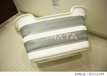 ゴム製で折り畳みができる最新のペット用バスタブ ゴム製で折り畳みができる最新のペット用バスタブ 81212195