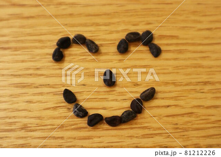 アート アサガオの種でにっこりマークの写真素材