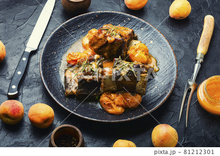 Beef ribs in apricots Beef ribs in apricots 81212301
