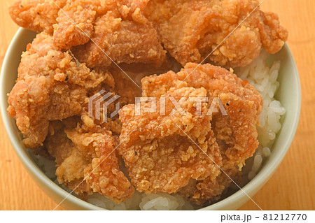 唐揚げ丼 81212770