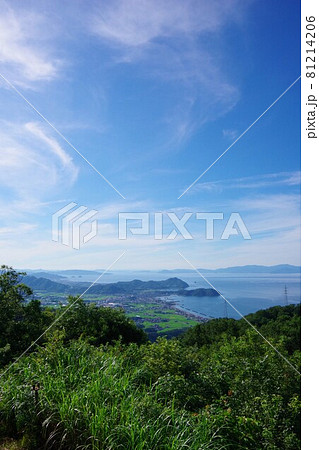 徳島県板野町　大坂峠展望台からさぬき市・小豆島方面を望む 81214206