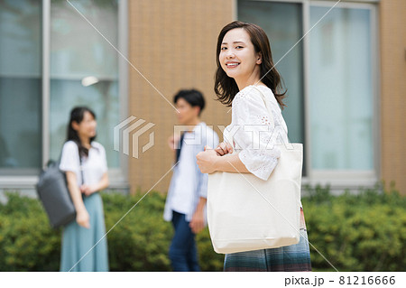 女子学生のポートレート　撮影協力：中央工学校附属日本語学校 81216666