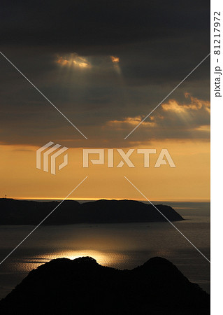 杉津パーキングエリア「ゆうひのアトリエ」から見る夕日 杉津パーキングエリア「ゆうひのアトリエ」から見る夕日 81217972