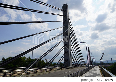 ツインハープ橋・3径間連続PC斜張橋 81218479