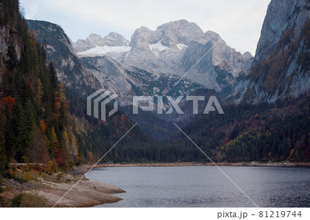 beautiful mountain lake 81219744