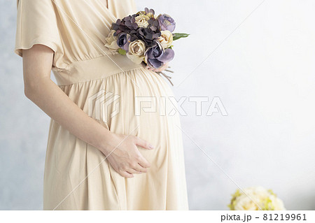 妊婦イメージ　マタニティフォト 81219961