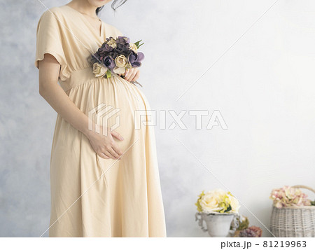 妊婦イメージ　マタニティフォト 81219963