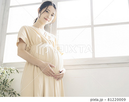 妊婦イメージ　マタニティフォト 81220009