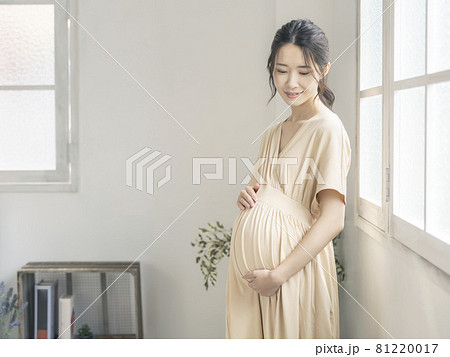 妊婦イメージ　マタニティフォト 81220017