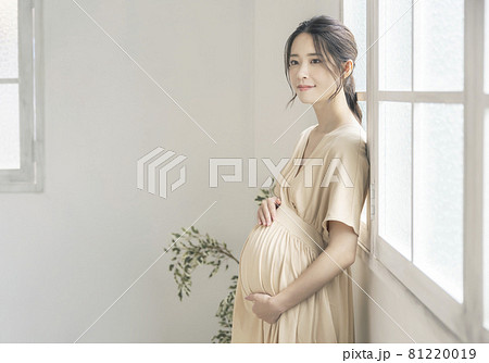 妊婦イメージ　マタニティフォト 81220019