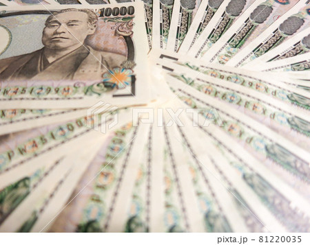 扇状の一万円札 81220035