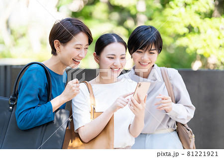 ビジネスウーマン　女子会　 81221921