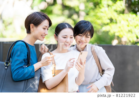 ビジネスウーマン　女子会　 81221922