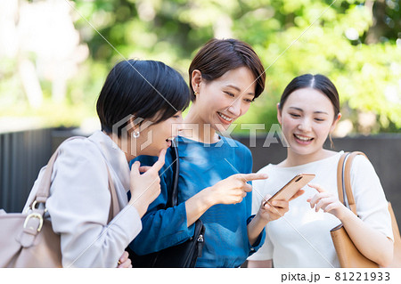 ビジネスウーマン 女子会 ビジネスウーマン 女子会 81221933