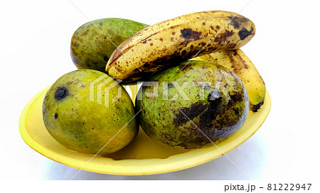 Three ripe mangoes and bananas in a basket Three ripe mangoes and bananas in a basket 81222947