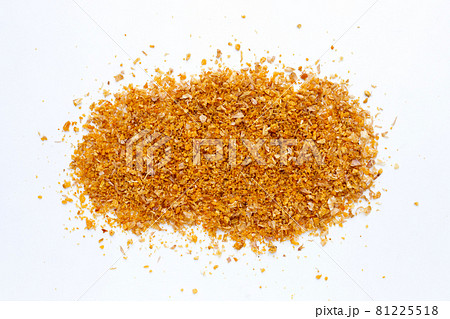 Fried minced garlic recipe on white background. 81225518