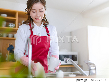 女性の暮らし 81227323