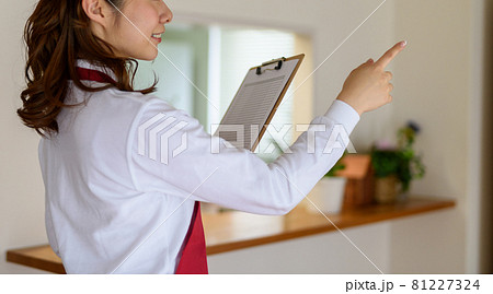 女性の暮らし 81227324