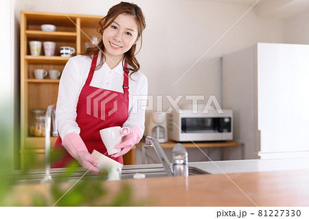 女性の暮らし 81227330