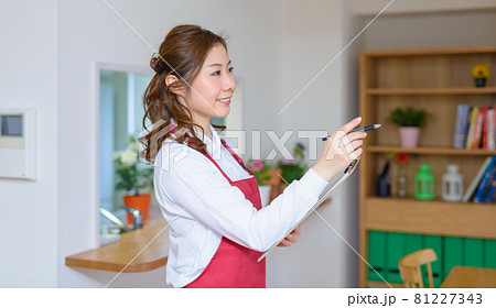 女性の暮らし 81227343