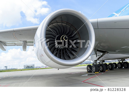 ジェットエンジン 81228328