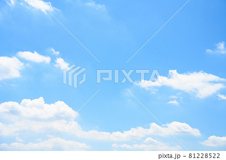 爽やかな空の雲 81228522