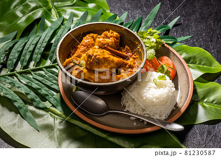 チキンカレー Asian style very spicy chicken curry チキンカレー Asian style very spicy chicken curry 81230587