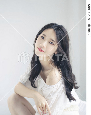女性ポートレート　美容イメージ 81231609
