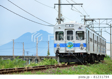 岩木山と弘南鉄道大鰐線7000系電車 81231794