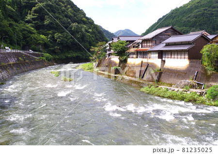 備後地方を流れる西城川の景色 備後地方を流れる西城川の景色 81235025