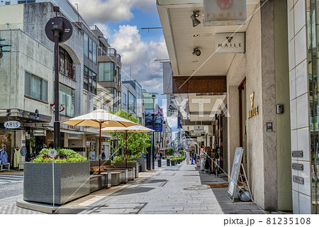 横浜の都市風景　横浜元町ショッピングストリート 81235108